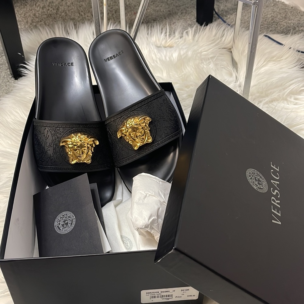 Beautiful Versace Slides - Picture 9 of 12